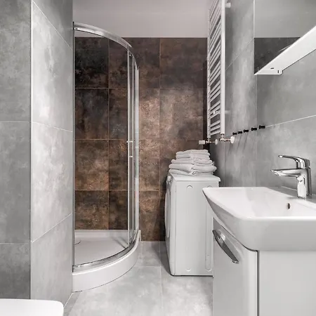 Kamienica Centrum 16 *